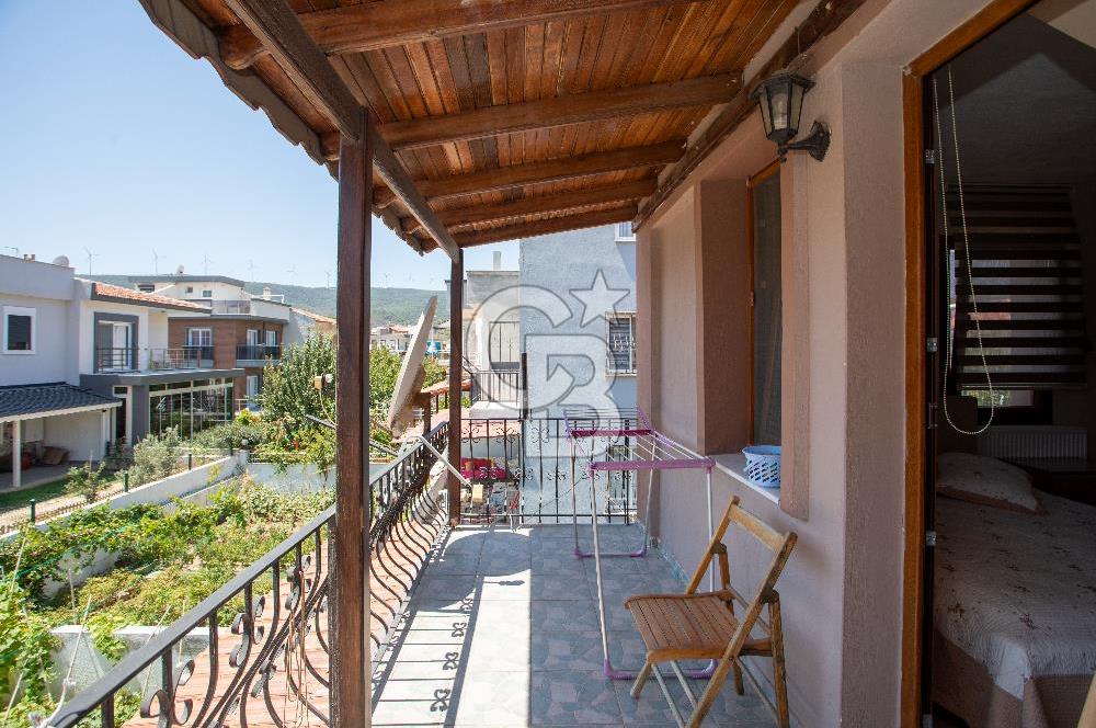 Yenifoça Gencelli'de Satılık 3+1 Denize 50m Mesafede Bahçeli Dubleks Villa
