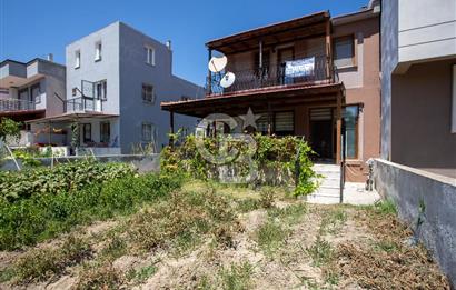 Yenifoça Gencelli'de Satılık 3+1 Denize 50m Mesafede Bahçeli Dubleks Villa