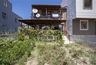 Yenifoça Gencelli'de Satılık 3+1 Denize 50m Mesafede Bahçeli Dubleks Villa - 1 - 352504