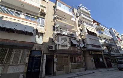 KARŞIYAKA ALAYBEY'DE SAHİLE 1DK. GENİŞ 2+1 SATILIK DAİRE