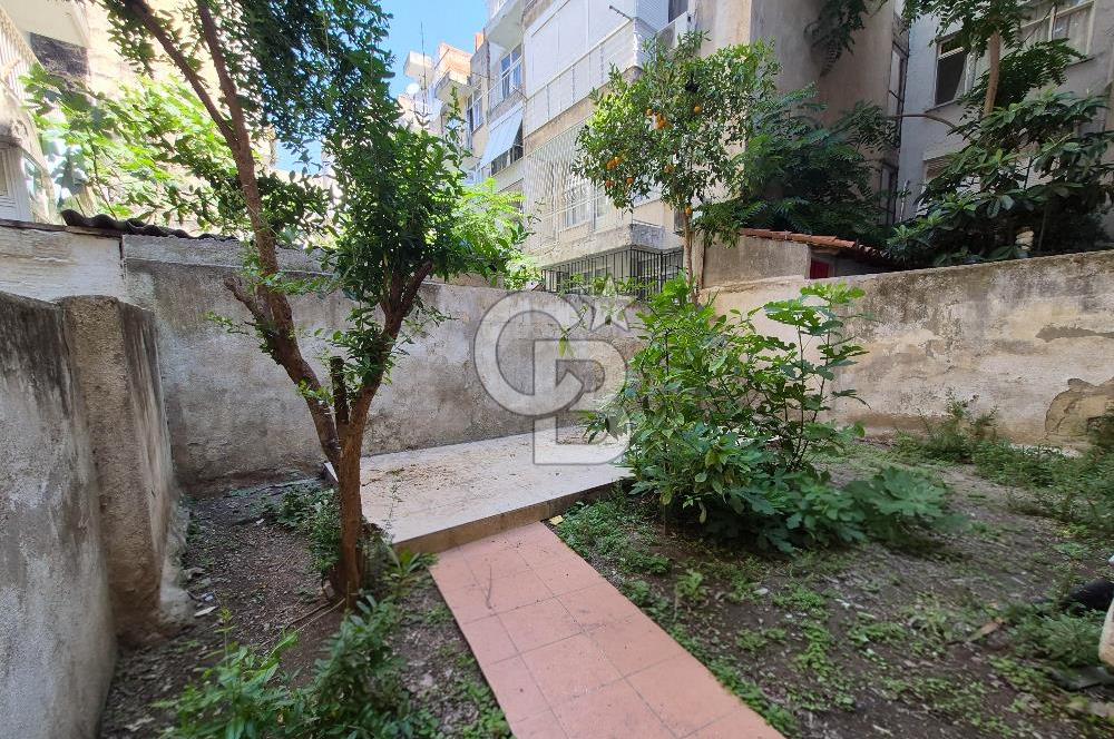 KARŞIYAKA ALAYBEY'DE BAHÇE KULLANIMLI 2+1 YATIRIMLIK SATILIK DAİRE