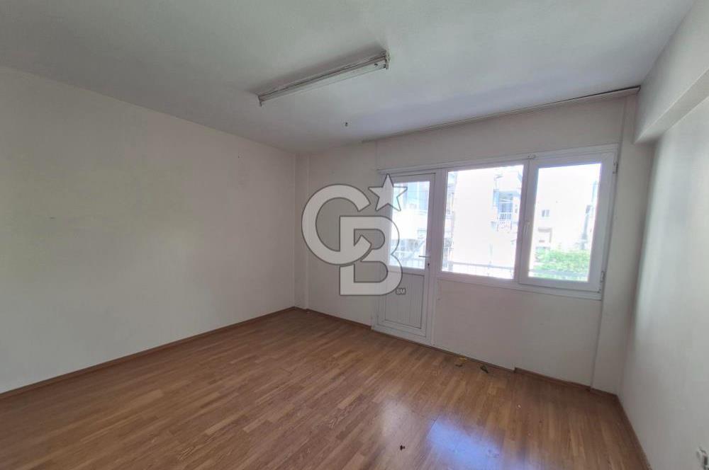 KARŞIYAKA ALAYBEY'DE SAHİLE 1DK. GENİŞ 2+1 SATILIK DAİRE