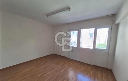 KARŞIYAKA ALAYBEY'DE SAHİLE 1DK. GENİŞ 2+1 SATILIK DAİRE