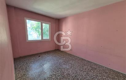 KARŞIYAKA ALAYBEY'DE SAHİLE 1DK. GENİŞ 2+1 SATILIK DAİRE