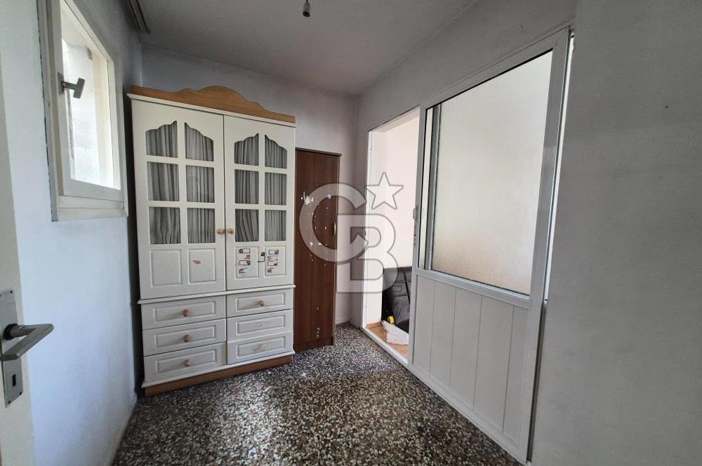 KARŞIYAKA ALAYBEY'DE SAHİLE 1DK. GENİŞ 2+1 SATILIK DAİRE
