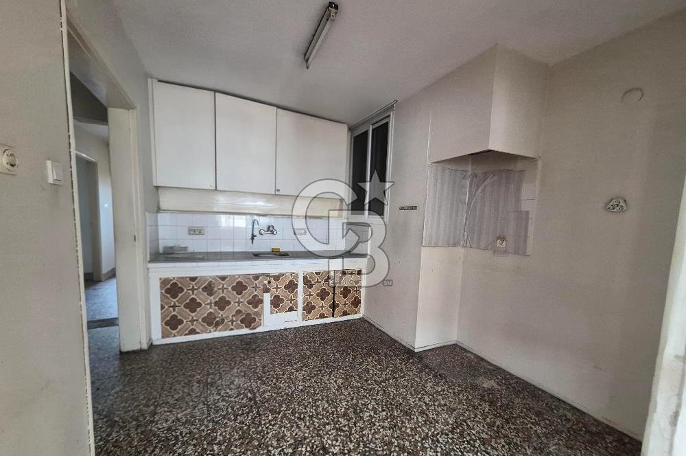 KARŞIYAKA ALAYBEY'DE SAHİLE 1DK. GENİŞ 2+1 SATILIK DAİRE