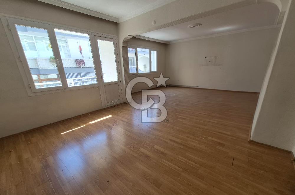 KARŞIYAKA ALAYBEY'DE SAHİLE 1DK. GENİŞ 2+1 SATILIK DAİRE