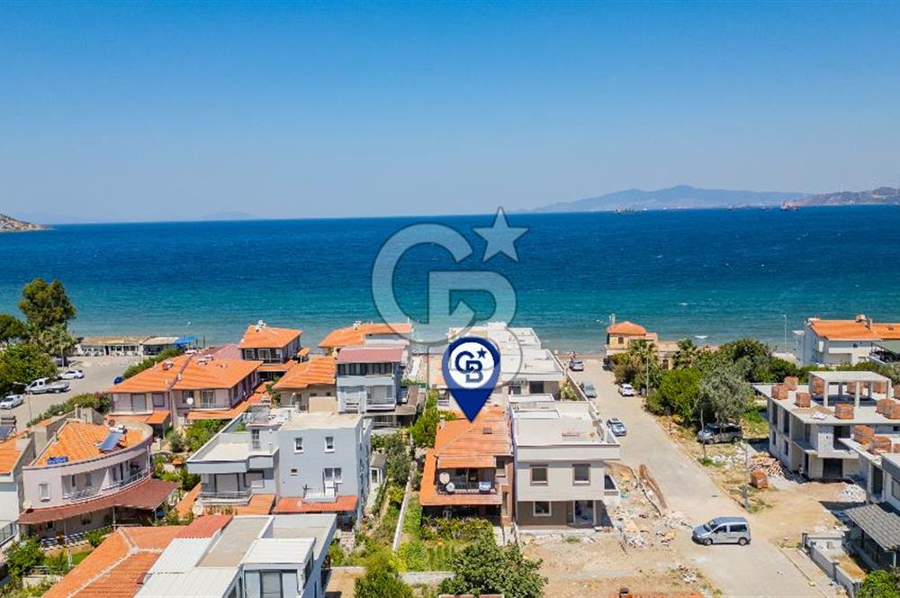 Yenifoça Gencelli'de Satılık 3+1 Denize 50m Mesafede Bahçeli Dubleks Villa