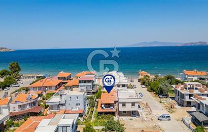Yenifoça Gencelli'de Satılık 3+1 Denize 50m Mesafede Bahçeli Dubleks Villa
