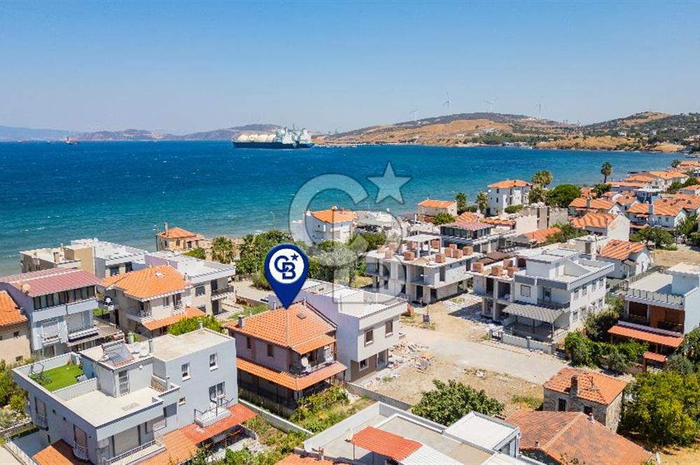 Yenifoça Gencelli'de Satılık 3+1 Denize 50m Mesafede Bahçeli Dubleks Villa