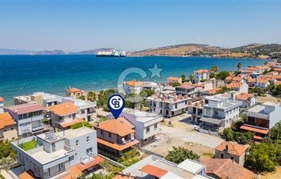 Yenifoça Gencelli'de Satılık 3+1 Denize 50m Mesafede Bahçeli Dubleks Villa