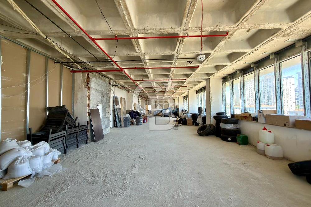 Bahçeşehir Mercedes Bulvarı'nda Satılık 3 Ofis 426 m²