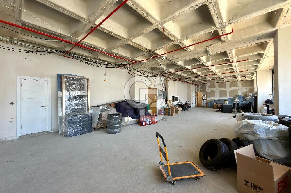 Bahçeşehir Mercedes Bulvarı'nda Satılık 3 Ofis 426 m²