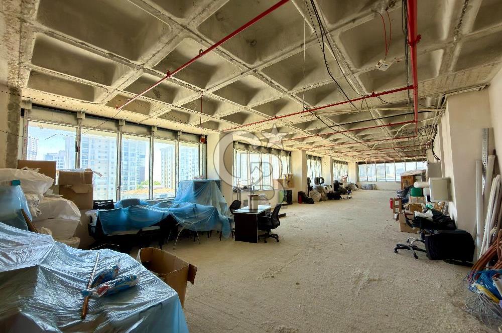 Bahçeşehir Mercedes Bulvarı'nda Satılık 3 Ofis 426 m²