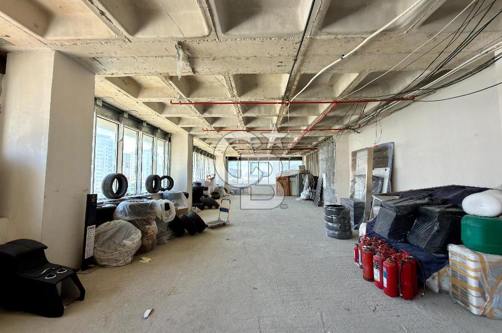 Bahçeşehir Mercedes Bulvarı'nda Satılık 3 Ofis 426 m²