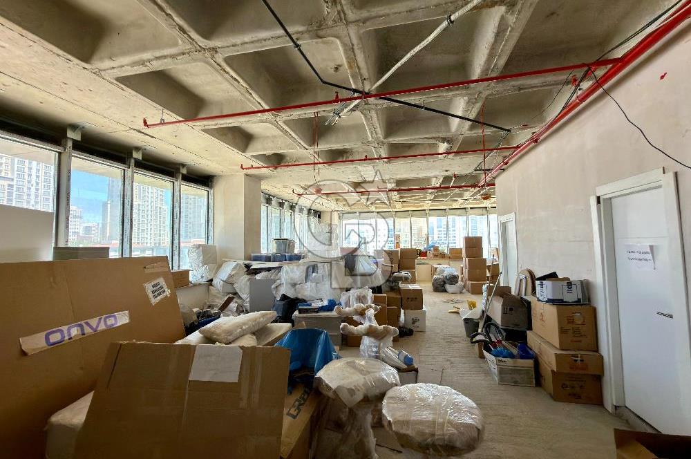 Bahçeşehir Mercedes Bulvarı'nda 132 m² Satılık Ofis