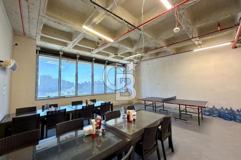 Bahçeşehir Mercedes Bulvarı'nda Satılık 3 Ofis 426 m²