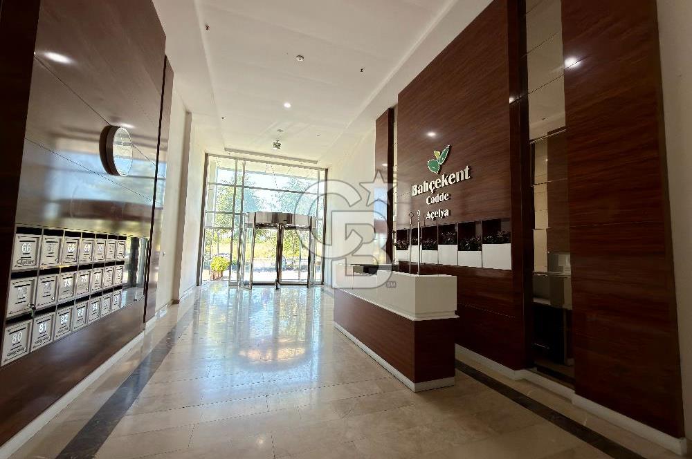 Bahçeşehir Mercedes Bulvarı'nda Satılık 3 Ofis 426 m²