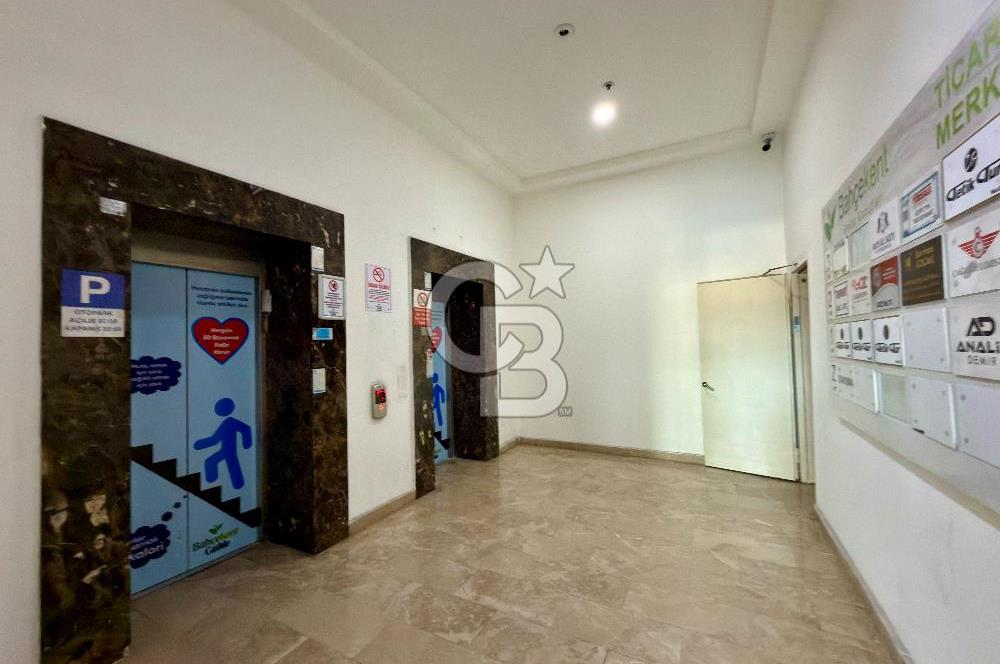 Bahçeşehir Mercedes Bulvarı'nda Satılık 3 Ofis 426 m²