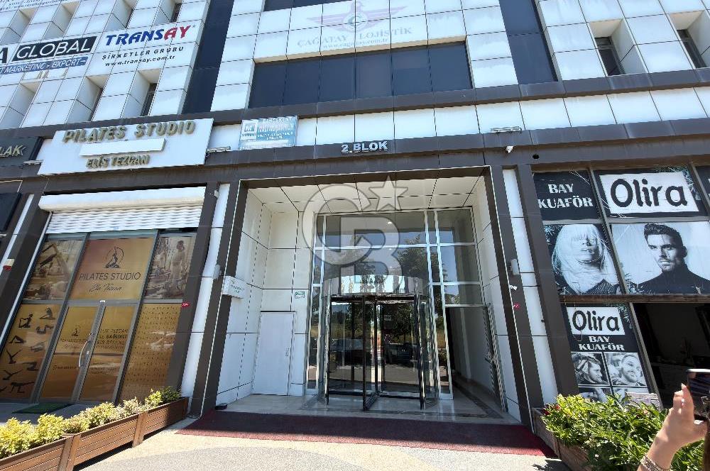 Bahçeşehir Mercedes Bulvarı'nda Satılık 3 Ofis 426 m²