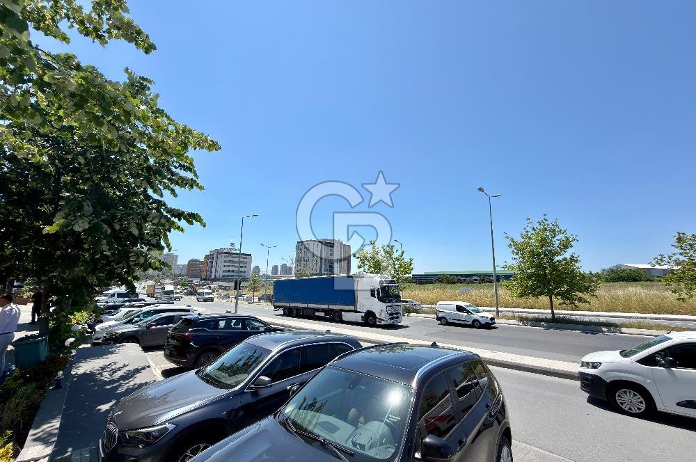 Bahçeşehir Mercedes Bulvarı'nda Satılık 3 Ofis 426 m²