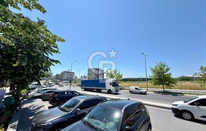 Bahçeşehir Mercedes Bulvarı'nda Satılık 3 Ofis 426 m²