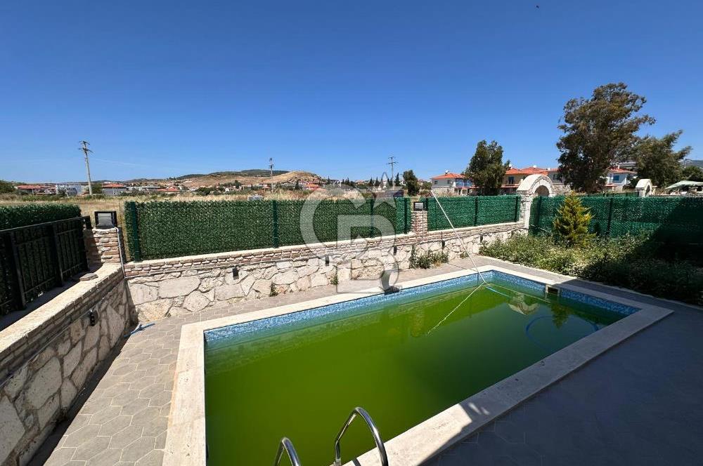 Foça Kazım Dirik Mah. Kiralık Havuzlu 2+1 Villa