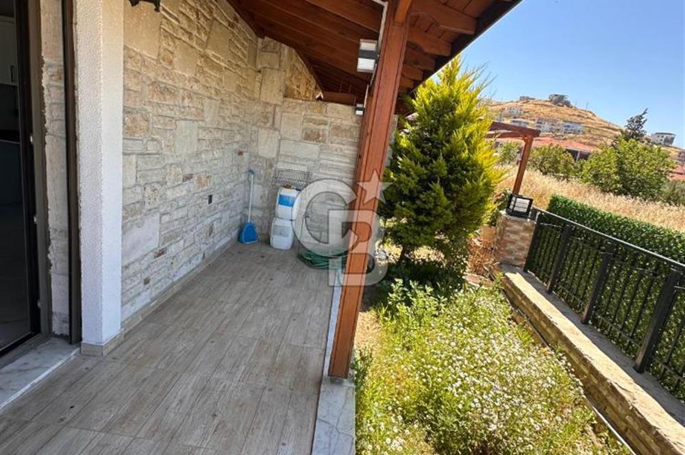 Foça Kazım Dirik Mah. Kiralık Havuzlu 2+1 Villa