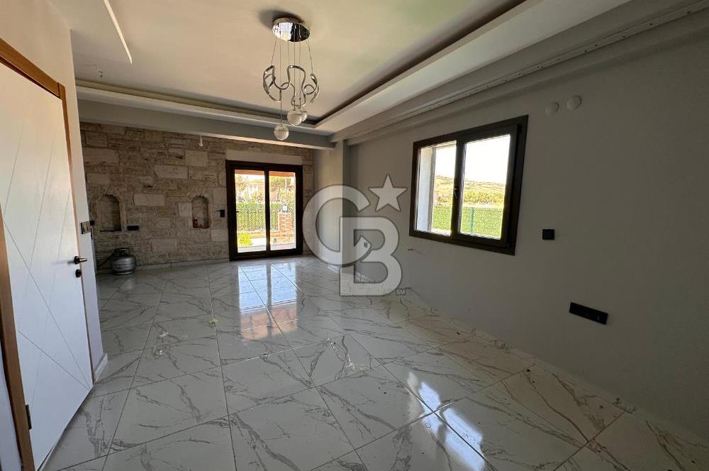 Foça Kazım Dirik Mah. Kiralık Havuzlu 2+1 Villa