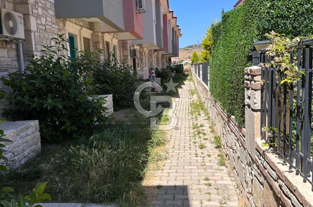 Foça Kazım Dirik Mah. Kiralık Havuzlu 2+1 Villa