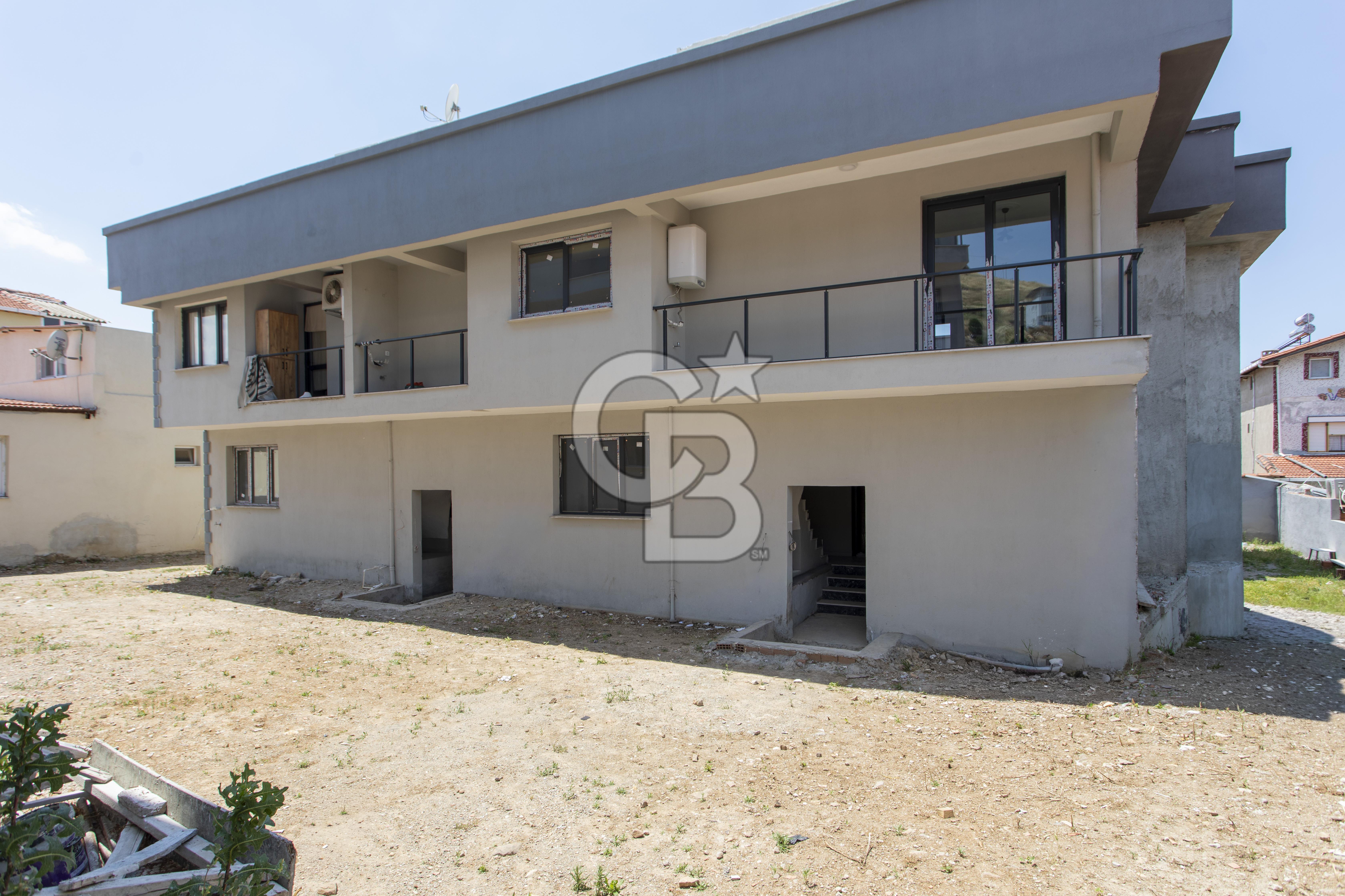 Foça Kazım Dirik Mah. Satılık 2+1 Bahçe Katı Daire