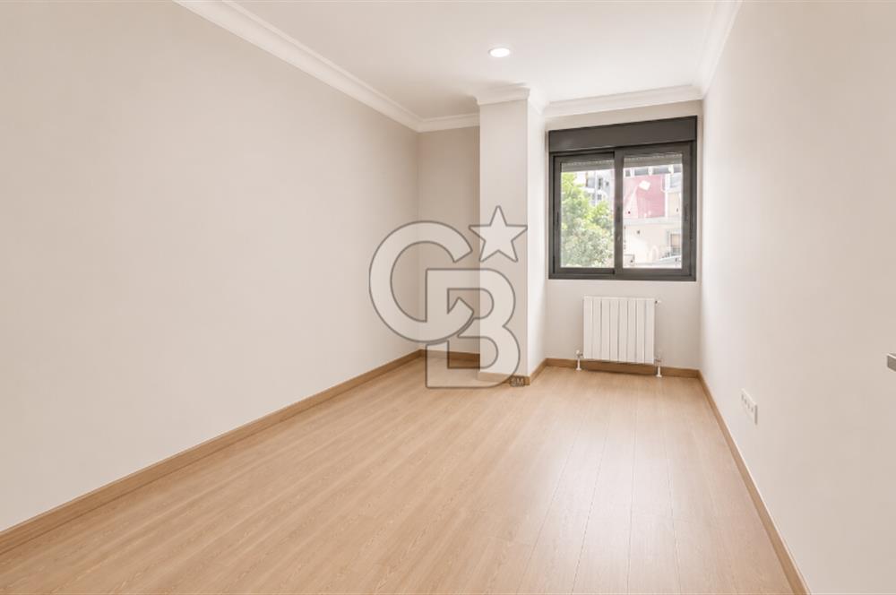 FENERBAHÇE'DE , BAĞDAT CAD. ÜZERİNDE BAHÇE KATI 72 M2 2+1 DAİRE