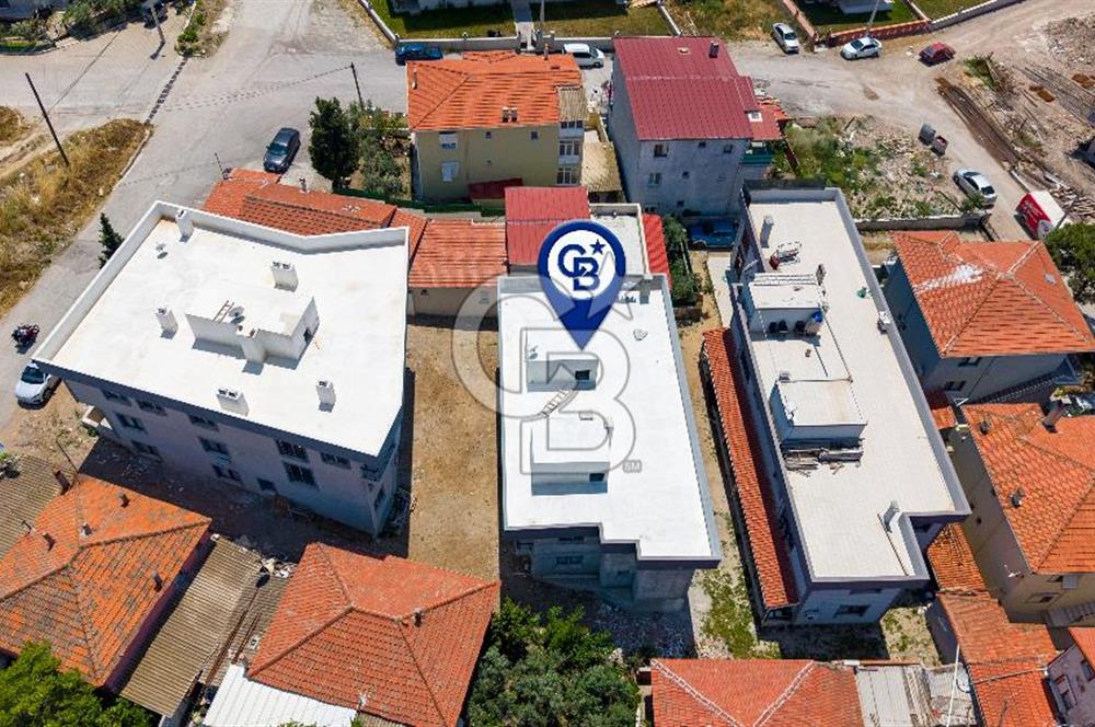Foça Kazım Dirik Mah. Satılık 2+1 Bahçe Katı Daire