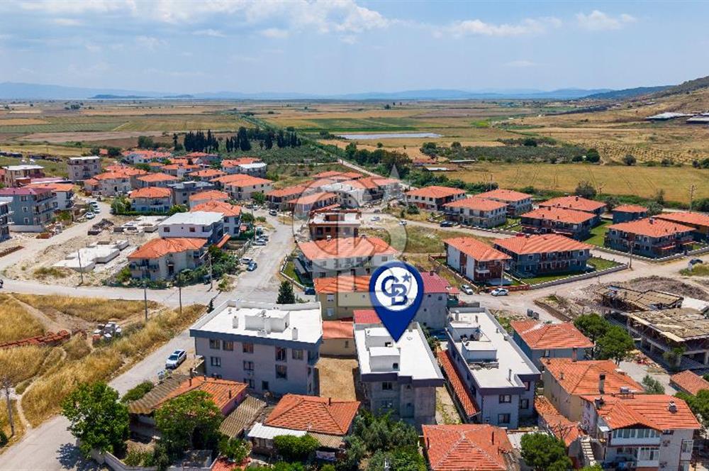 Foça Kazım Dirik Mah. Satılık 2+1 Bahçe Katı Daire