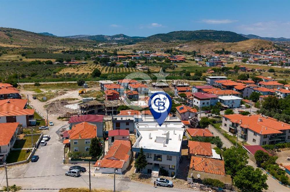 Foça Kazım Dirik Mah. Satılık 2+1 Bahçe Katı Daire