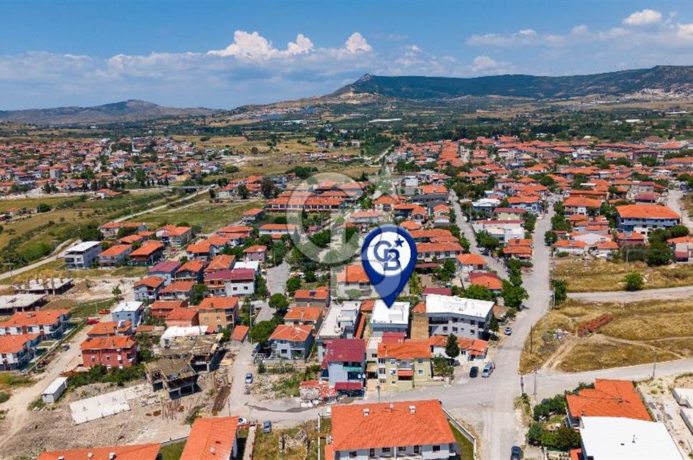Foça Kazım Dirik Mah. Satılık 2+1 Bahçe Katı Daire
