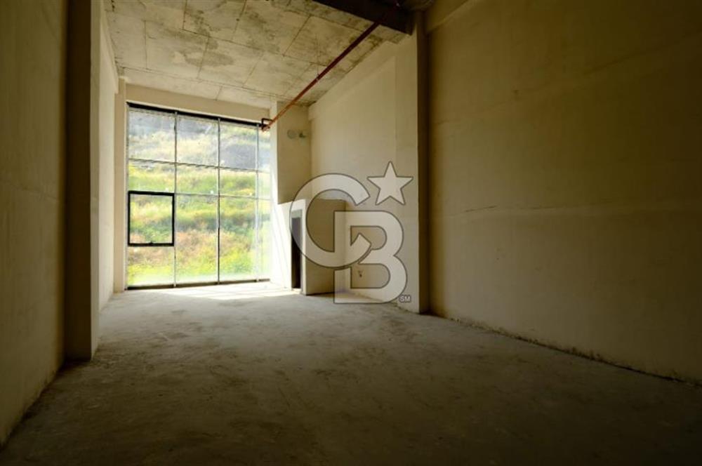 MEGA ŞAŞMAZ'DA GİRİŞ KATINDA SATILIK DÜKKAN