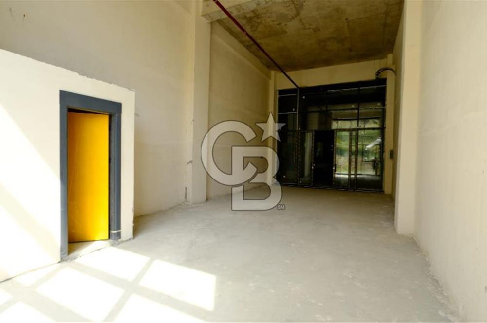 MEGA ŞAŞMAZ'DA GİRİŞ KATINDA SATILIK DÜKKAN