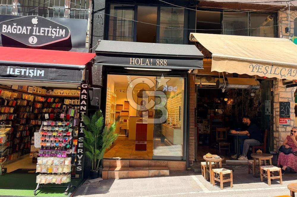 KADIKÖY'DE VİTRİN DEĞERİ YÜKSEK DEVREN KİRALIK TAKI MAĞAZASI