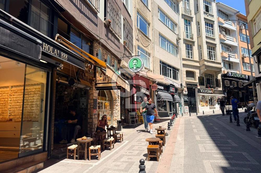 KADIKÖY'DE VİTRİN DEĞERİ YÜKSEK DEVREN KİRALIK TAKI MAĞAZASI