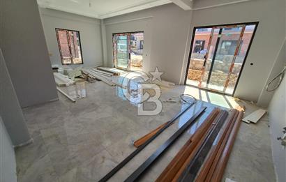 BAŞİSKELE YENİKÖY'DE SİTE İÇİ MÜSTAKİL BAHÇELİ SATILIK 4+1 VİLLA