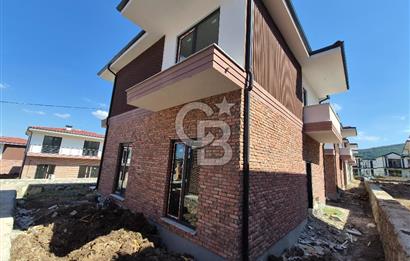BAŞİSKELE YENİKÖY'DE SİTE İÇİ MÜSTAKİL BAHÇELİ SATILIK 4+1 VİLLA