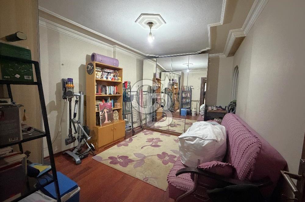 BORNOVA’NIN KALBİNDE HUZURLU BİR MUHİTTE SATILIK 3+1 DAİRE