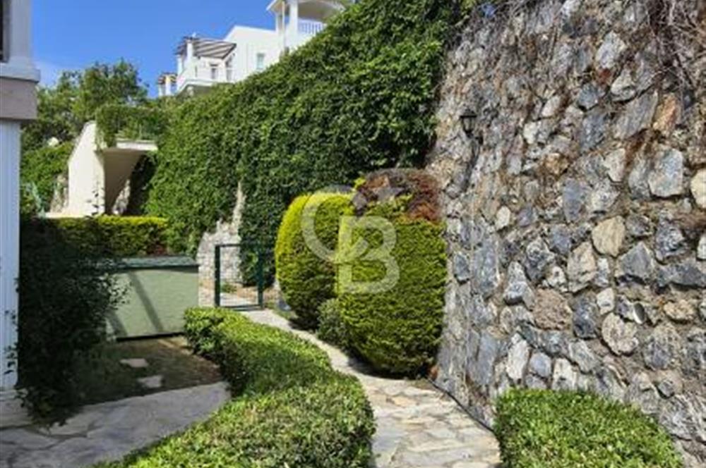 Bodrum Boğaziçi'nde Yazlık Kiralık 2+1 Bahçe Katı Daire