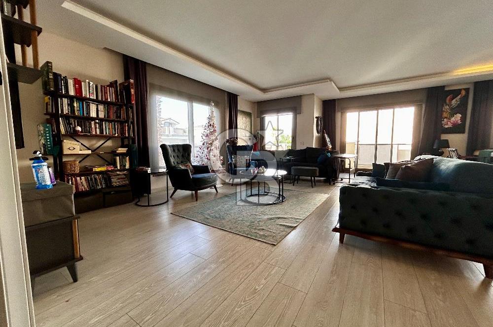 Urla Casablanca Sitesinde Havuz Cepheli 3+1