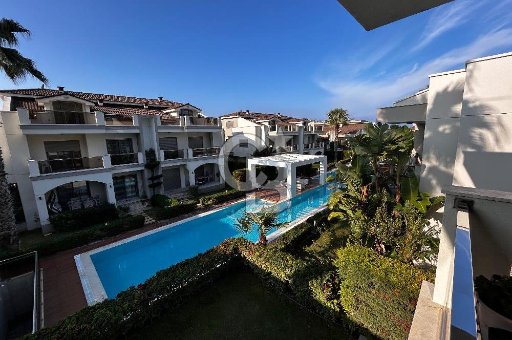 Urla Casablanca Sitesinde Havuz Cepheli 3+1