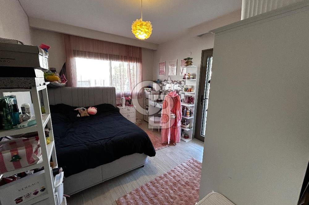 Urla Casablanca Sitesinde Havuz Cepheli 3+1