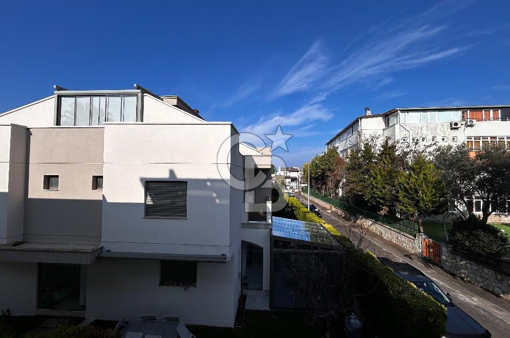 Urla Casablanca Sitesinde Havuz Cepheli 3+1