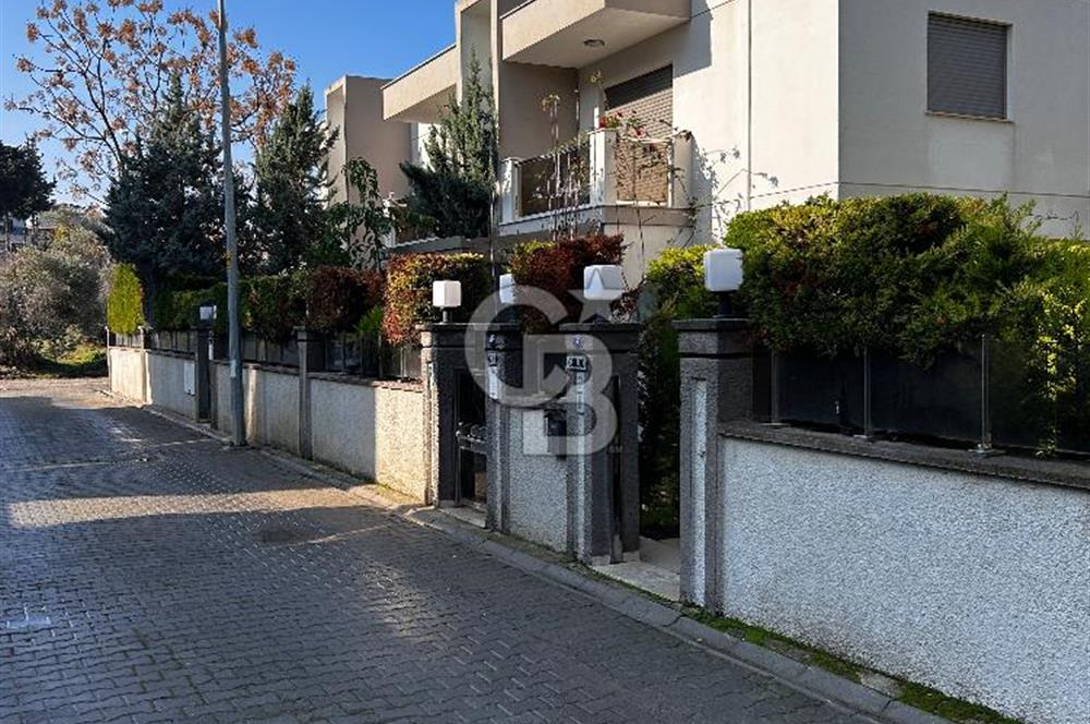 Urla Casablanca Sitesinde Havuz Cepheli 3+1