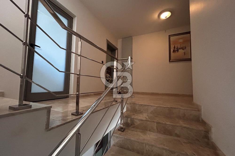Urla Casablanca Sitesinde Havuz Cepheli 3+1